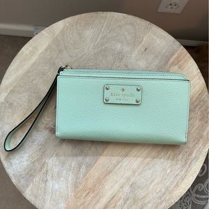 Kate Spade Medium Leather L Zip Wristlet in Mint Green